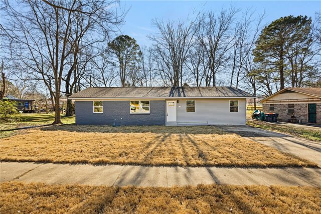 909 W 3rd Place, Russellville, AR 72801