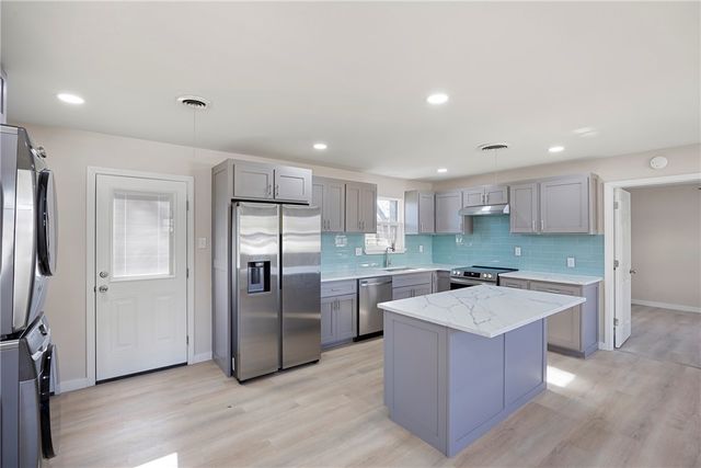 909 W 3rd Place, Russellville, AR 72801