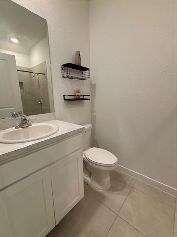 105 NE 3rd Ct, Florida City, FL 33034