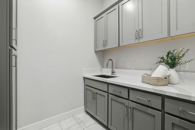 2121 Arbor Ridge Dr, Roseville, CA 95747