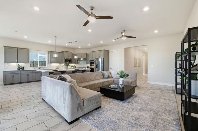 2121 Arbor Ridge Dr, Roseville, CA 95747