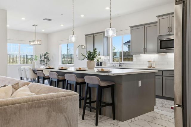 2121 Arbor Ridge Dr, Roseville, CA 95747