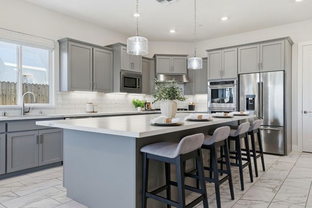 2121 Arbor Ridge Dr, Roseville, CA 95747