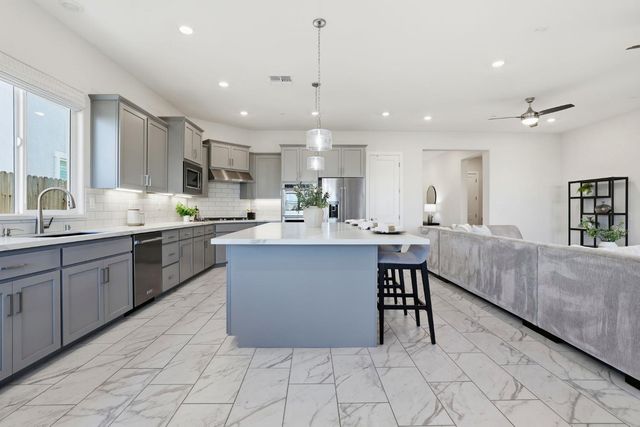 2121 Arbor Ridge Dr, Roseville, CA 95747