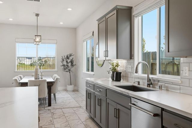 2121 Arbor Ridge Dr, Roseville, CA 95747