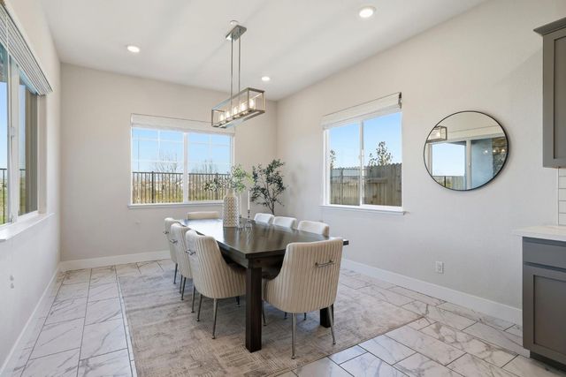 2121 Arbor Ridge Dr, Roseville, CA 95747