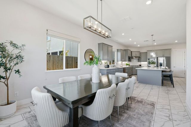 2121 Arbor Ridge Dr, Roseville, CA 95747