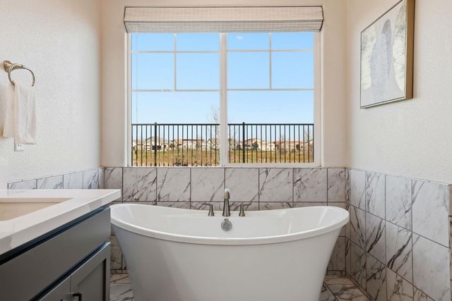 2121 Arbor Ridge Dr, Roseville, CA 95747