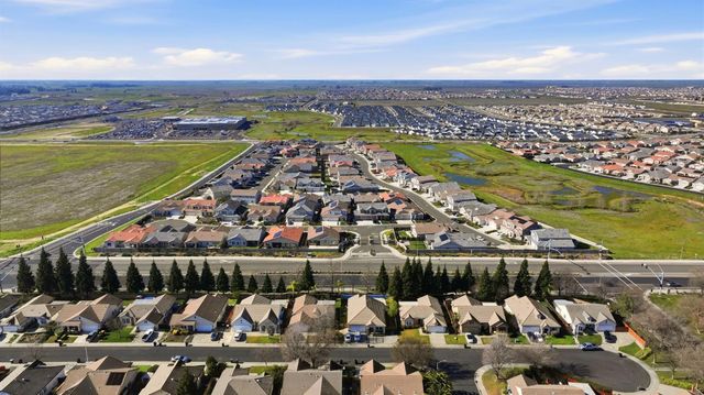 2121 Arbor Ridge Dr, Roseville, CA 95747