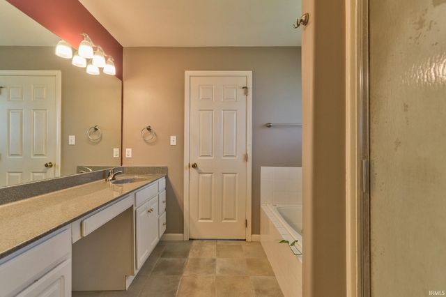 706 Lancelot Drive, Evansville, IN 47711