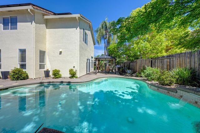 1731 Evergreen Dr, Roseville, CA 95747