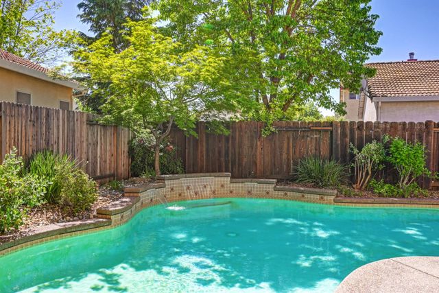 1731 Evergreen Dr, Roseville, CA 95747