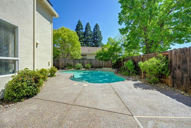 1731 Evergreen Dr, Roseville, CA 95747