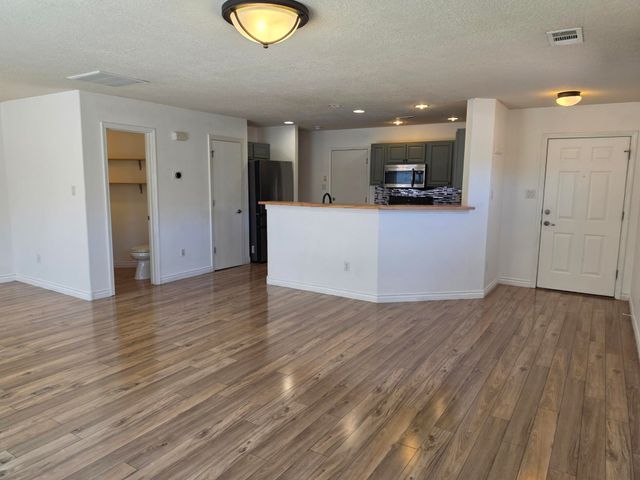10801 Fort Point Lane NE, Albuquerque, NM 87123