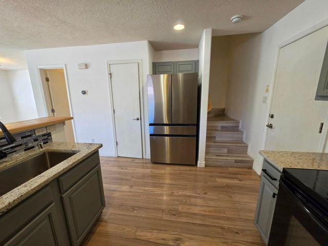 10801 Fort Point Lane NE, Albuquerque, NM 87123