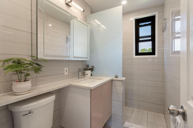 199-23 22 Ave 1-260, Whitestone, NY 11357