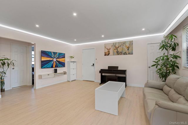 199-23 22 Ave 1-260, Whitestone, NY 11357