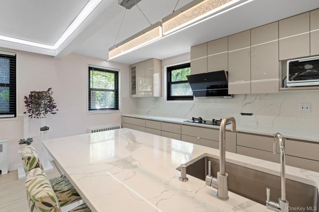 199-23 22 Ave 1-260, Whitestone, NY 11357