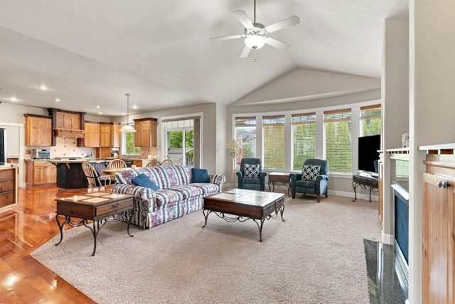 2304 W Rainier Ct, Spokane, WA 99208