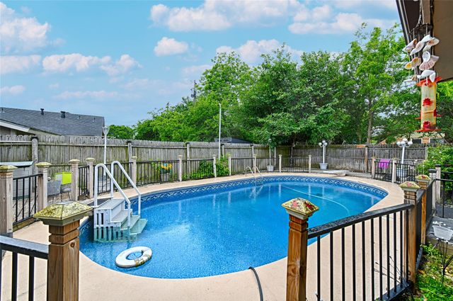 3705 Cranston Court E, Irving, TX 75062