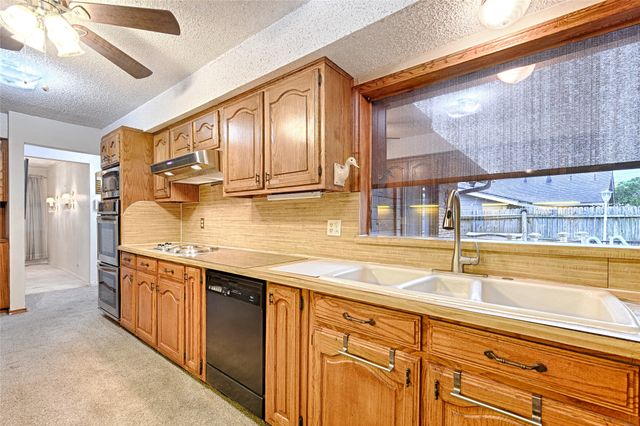 3705 Cranston Court E, Irving, TX 75062