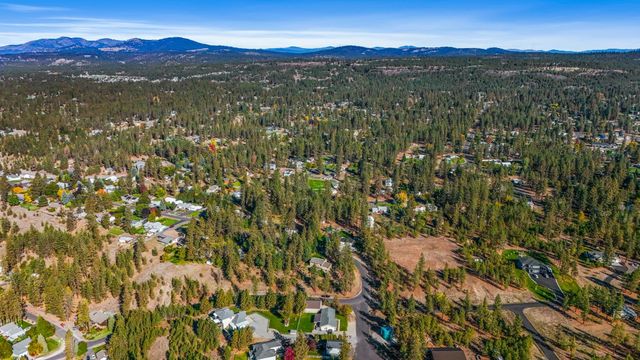 12321 Quail Run Way, Nine Mile Falls, WA 99026