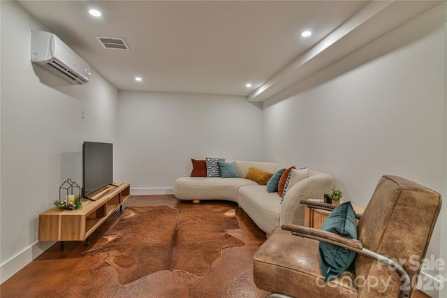 351 Windsor Road, Asheville, NC 28804