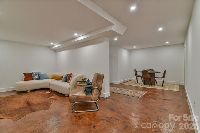 351 Windsor Road, Asheville, NC 28804