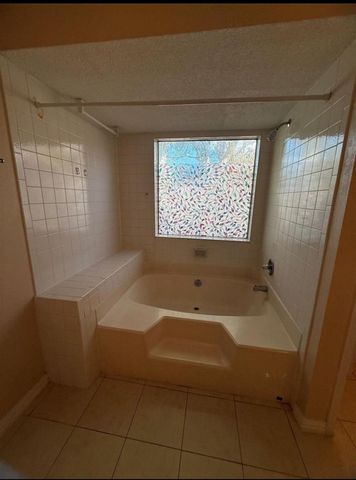 4027 W Summit Valley Drive, Houston, TX 77082