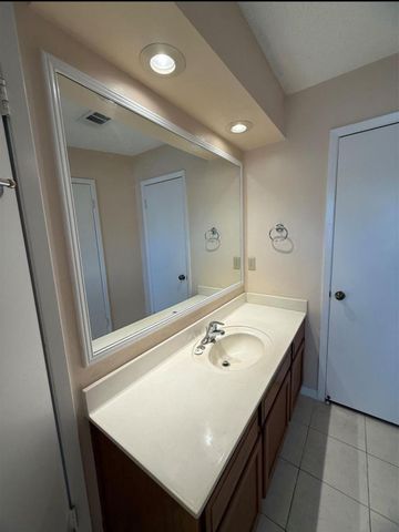 4027 W Summit Valley Drive, Houston, TX 77082