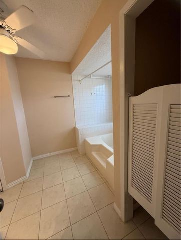 4027 W Summit Valley Drive, Houston, TX 77082