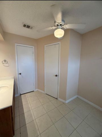 4027 W Summit Valley Drive, Houston, TX 77082