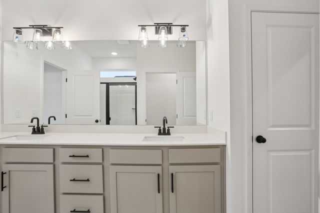 128 Dahlia Dr, La Vergne, TN 37086