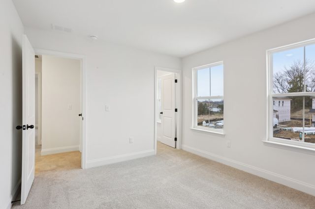 128 Dahlia Dr, La Vergne, TN 37086