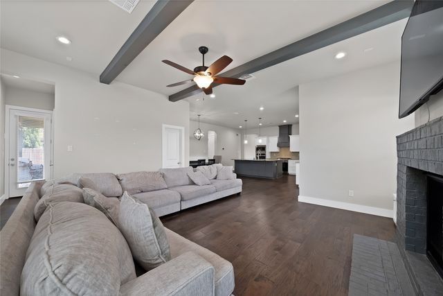 6828 Chase Street, North Richland Hills, TX 76182