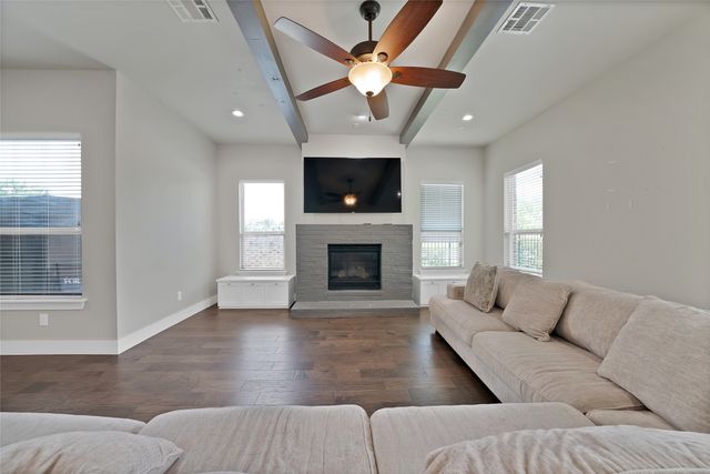 6828 Chase Street, North Richland Hills, TX 76182
