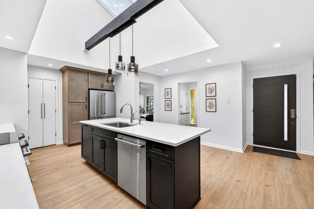 9805 Airline Road, Dallas, TX 75230