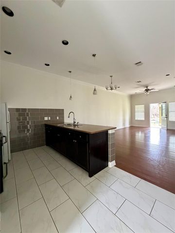 398 Mesa DR B, Del Valle, TX 78617