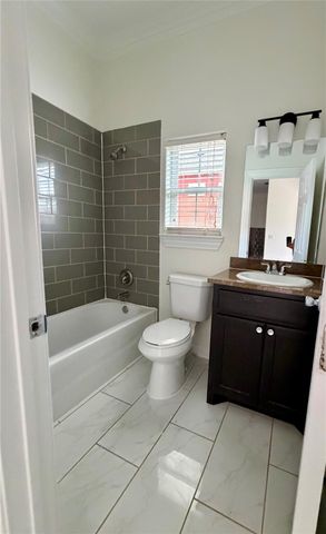 398 Mesa DR B, Del Valle, TX 78617