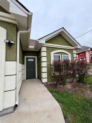 398 Mesa DR B, Del Valle, TX 78617