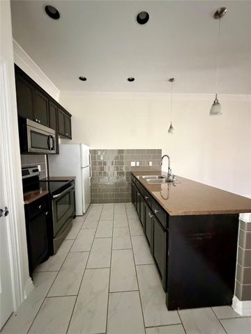 398 Mesa DR B, Del Valle, TX 78617