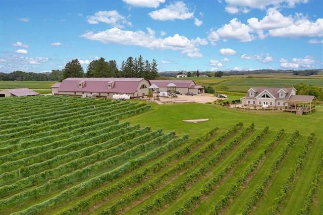 S3424 Peterson Lane, Viroqua, WI 54665