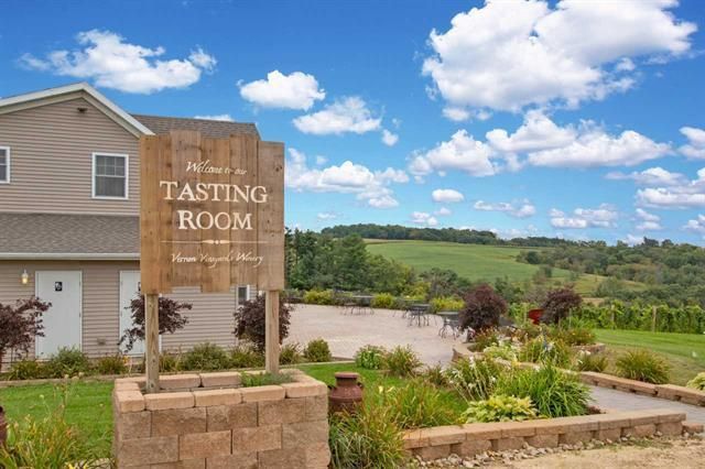 S3424 Peterson Lane, Viroqua, WI 54665