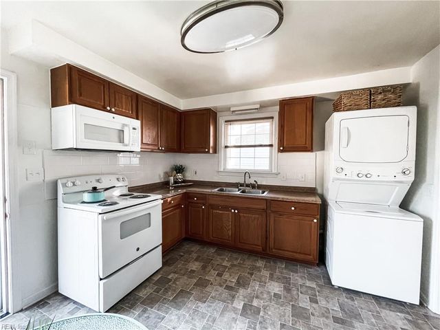 246 A View AVE A, Norfolk, VA 23503