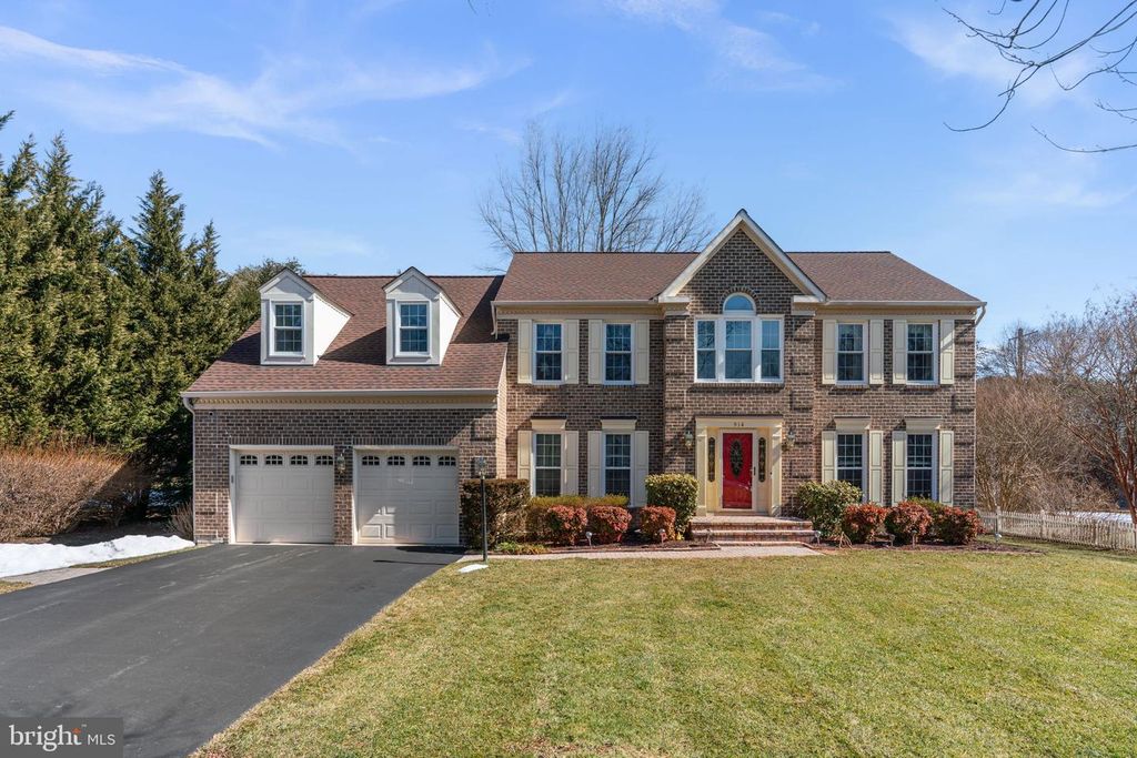 Image 1 of property listing at 914 REDMORE DR, Severn, MD 21144