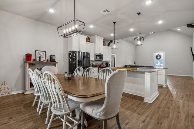 913 Day Star Drive, Hewitt, TX 76643