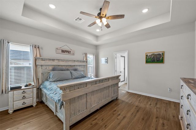 913 Day Star Drive, Hewitt, TX 76643