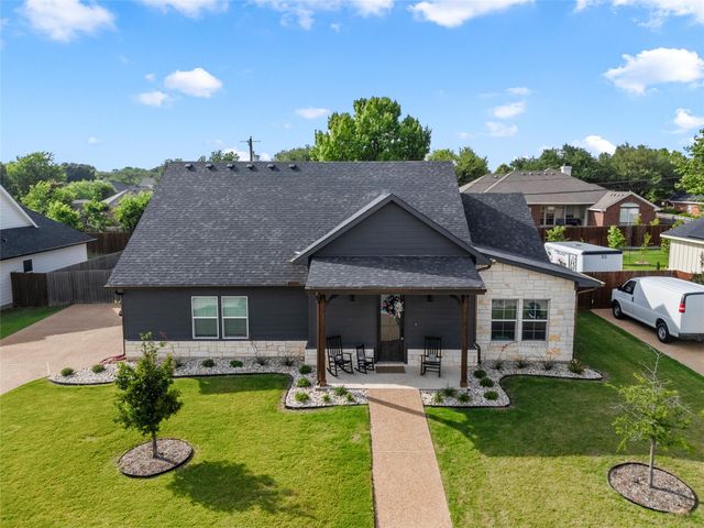 913 Day Star Drive, Hewitt, TX 76643