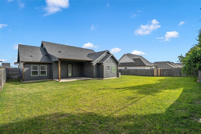913 Day Star Drive, Hewitt, TX 76643