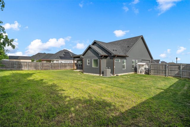 913 Day Star Drive, Hewitt, TX 76643